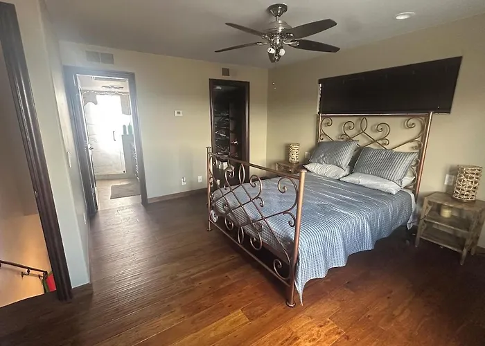 Villa Spacious 5-bedroom In Laveen With Ac